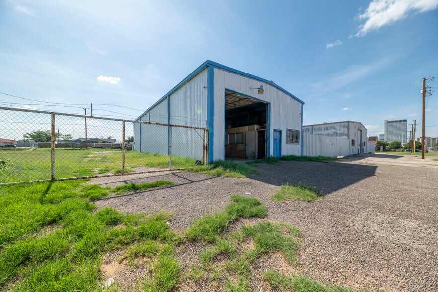 More Photos Of 708 S Colorado St, Midland Industrial For Sale