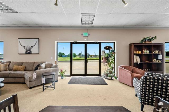 More Photos Of 101 E Lafayette Ave, Abilene Storefront For Sale