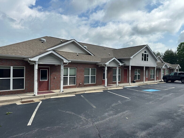 More Photos Of 24 Alicia Ln, Dahlonega General Retail For Lease