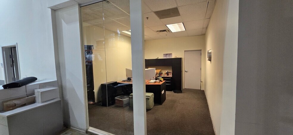 More Photos Of 840 S Pickett St, Alexandria Manufacturing For Sale