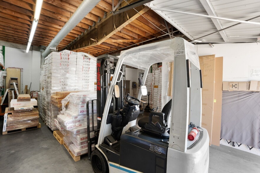 More Photos Of 127-129 S 8th Ave, La Puente Warehouse For Sale