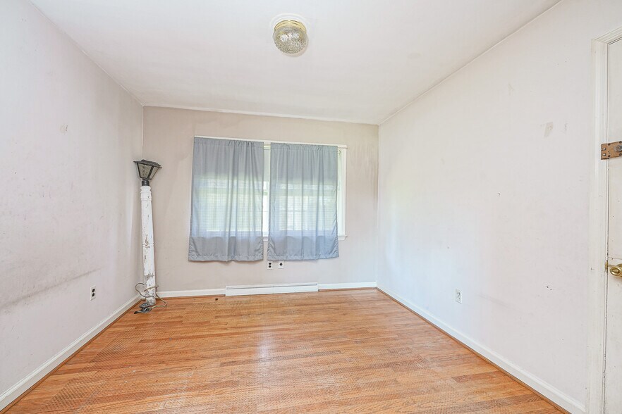 More Photos Of 73 Berlin Cross Keys Rd, Williamstown Specialty For Sale