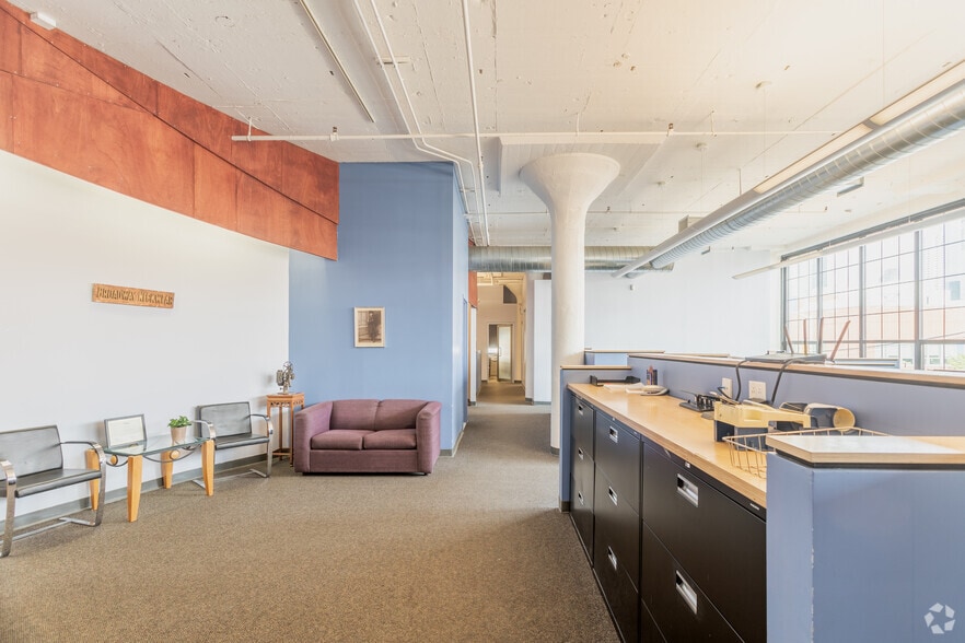 More Photos Of 33-00 47th Ave, Long Island City Warehouse For Lease