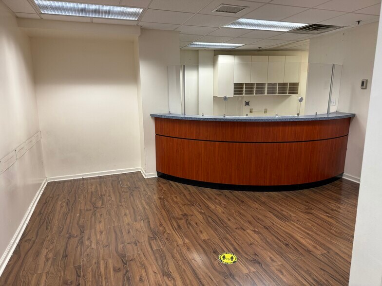 More Photos Of 133-47 Sanford Ave, Flushing Loft Creative Space For Sale