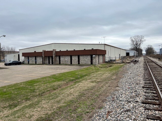 More Photos Of 410 Hamilton Rd, Bossier City Distribution For Lease