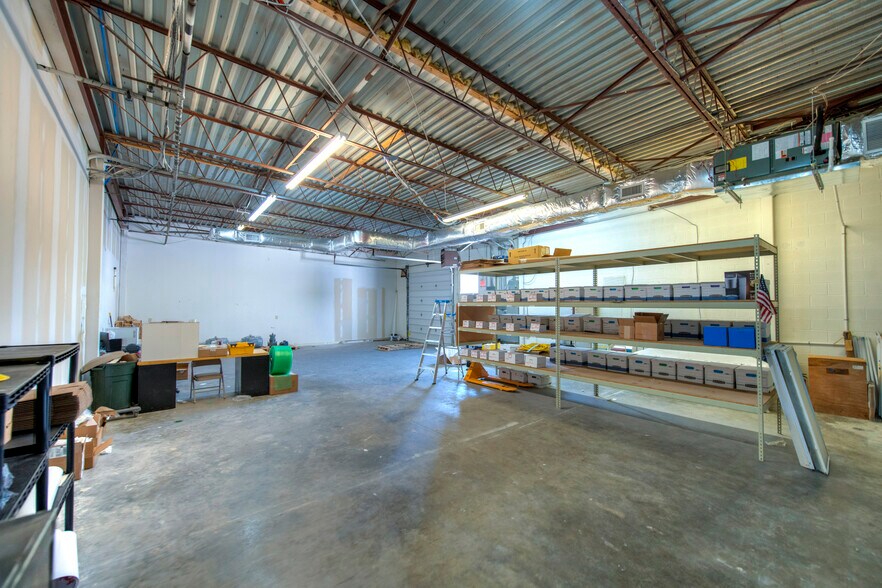 More Photos Of 2697 International Pky, Virginia Beach Showroom For Lease