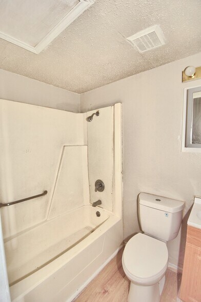 More Photos Of 303-511 E Reagan Rd, Beeville Multifamily For Sale