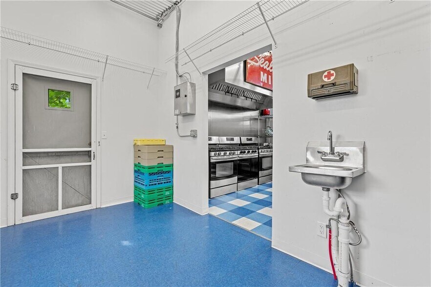 More Photos Of 505 MO-273 Highway, Tracy Freestanding For Sale