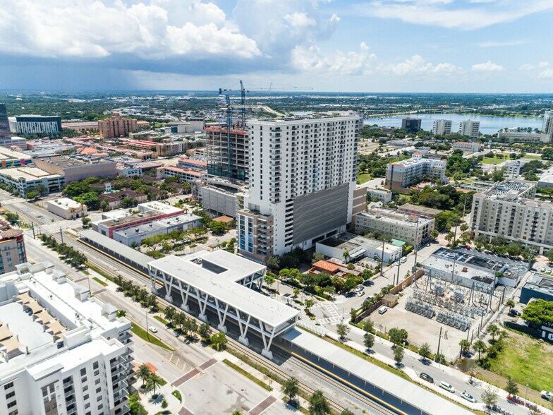 More Photos Of 333 Clematis St, West Palm Beach Storefront Retail Office For Lease