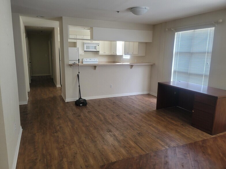 More Photos Of 7340 Blanco Rd, San Antonio Self Storage For Lease