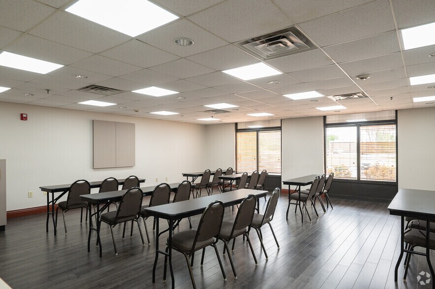 More Photos Of 2060 Eastern Blvd, Montgomery Hotel For Sale