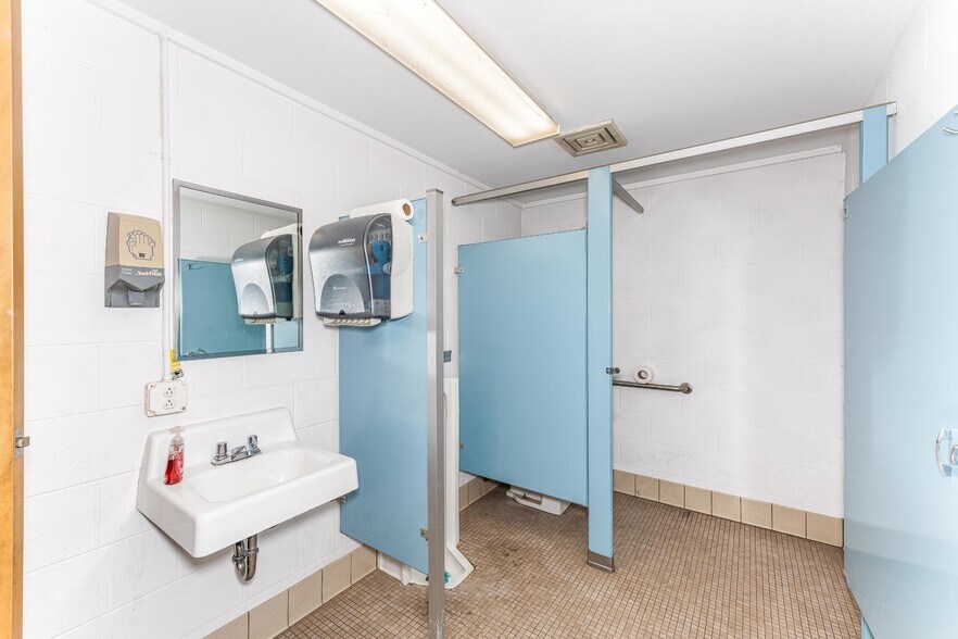 More Photos Of 614 Wild Rice Ave, Lac Du Flambeau Office For Sale