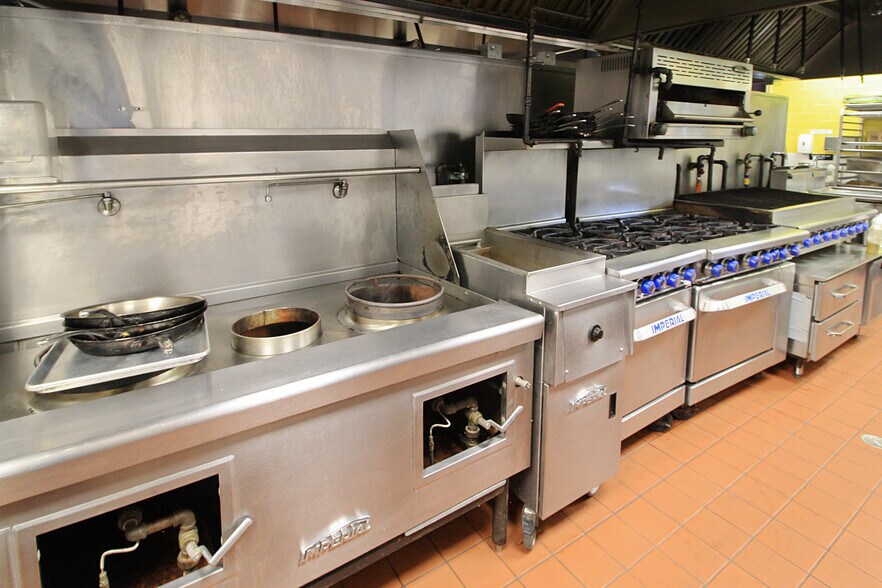 More Photos Of 99 Scott Ave, Brooklyn General Retail For Sale