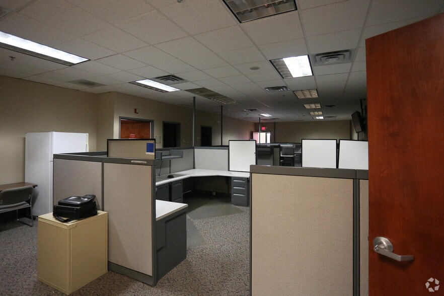 More Photos Of 2070 Little Hills Expy, Saint Charles Office For Sale