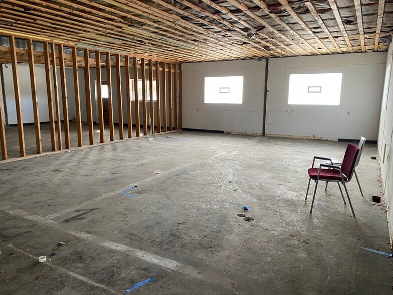 More Photos Of 402 Vine St, Atwood Freestanding For Sale