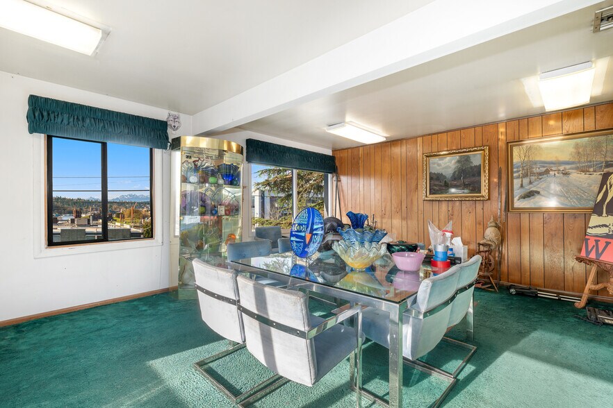 More Photos Of 207 Edgar St, Seattle Office For Sale