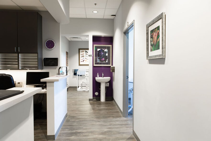 More Photos Of 8325 W Happy Valley Rd, Peoria Office For Lease