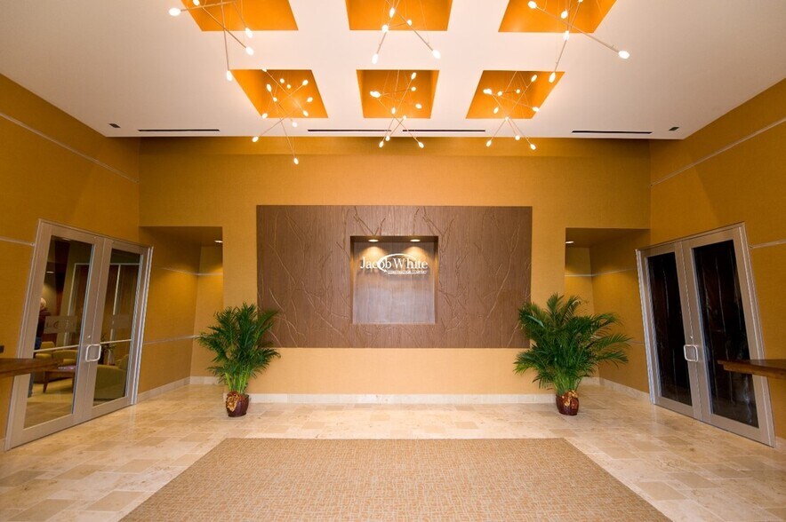 More Photos Of 2000 W Parkwood Ave, Friendswood Office Residential For Lease