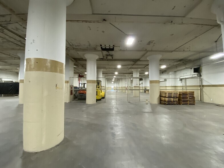 More Photos Of 2243 S Throop St, Chicago Flex For Lease