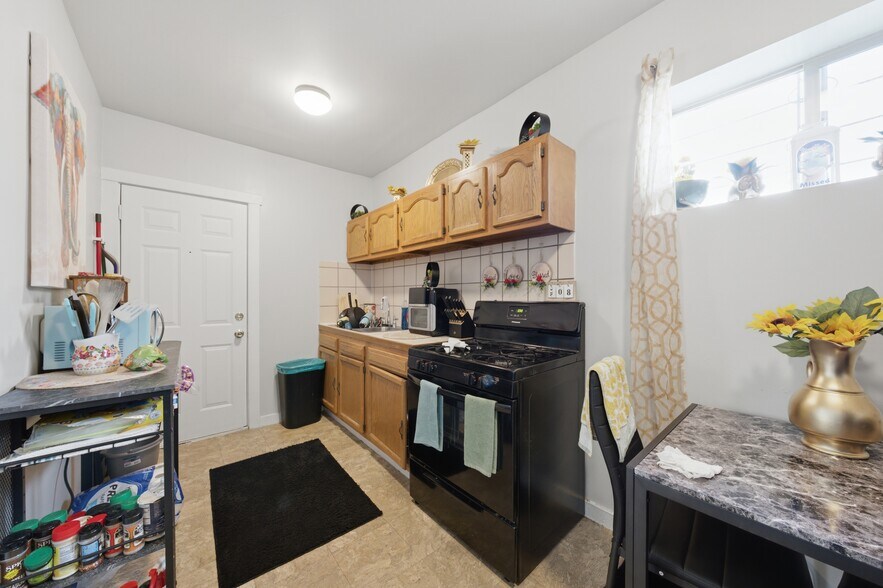 More Photos Of 4742-4748 S Drexel Blvd, Chicago Apartments For Sale