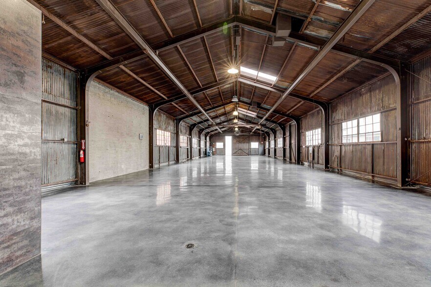 More Photos Of 2503 N Ontario St, Burbank Showroom For Lease