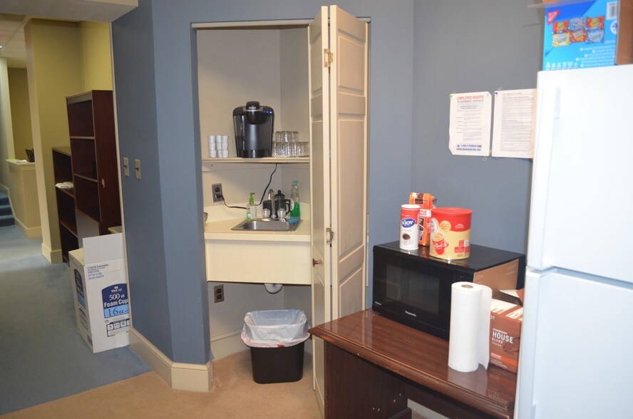 More Photos Of 3923 Blenheim Blvd, Fairfax Medical For Sale