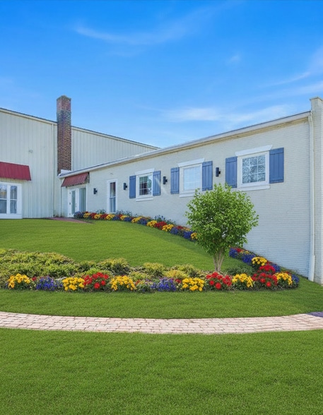 More Photos Of 31 N Spruce St, Elizabethtown Office Residential For Lease