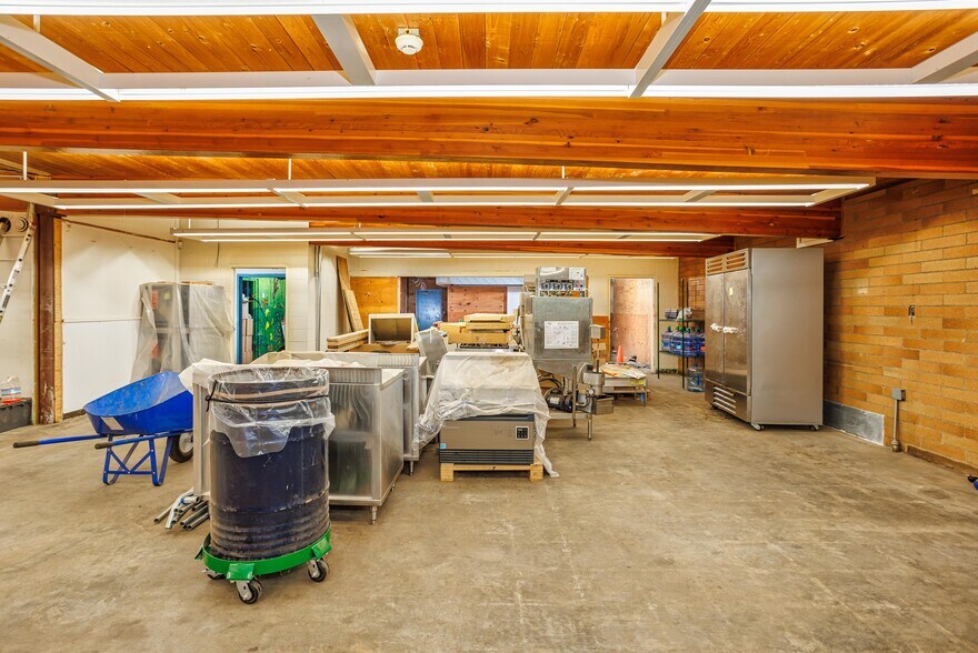 More Photos Of 41515 SE Thomas Rd, Sandy Schools For Lease