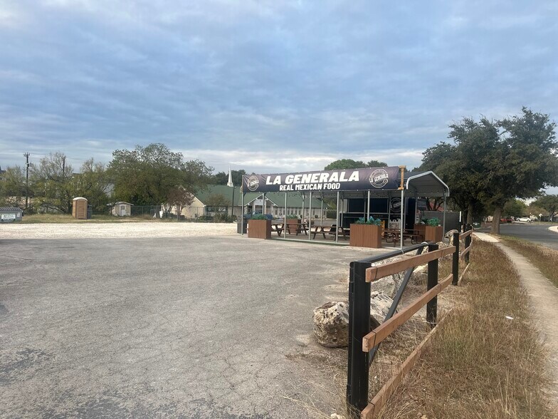 More Photos Of 7819 S Pipers Creek, San Antonio Freestanding For Sale