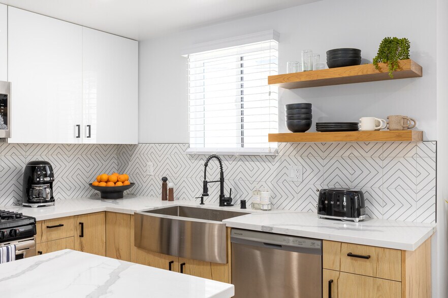 More Photos Of 1414 S Orange Dr, Los Angeles Apartments For Sale
