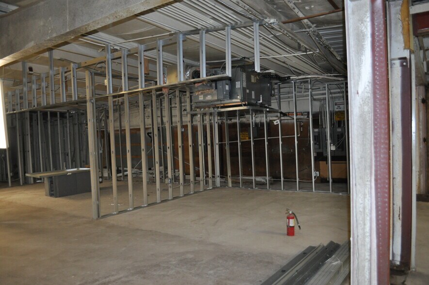 More Photos Of 1501 S Blue Bell Rd, Brenham Warehouse For Sale