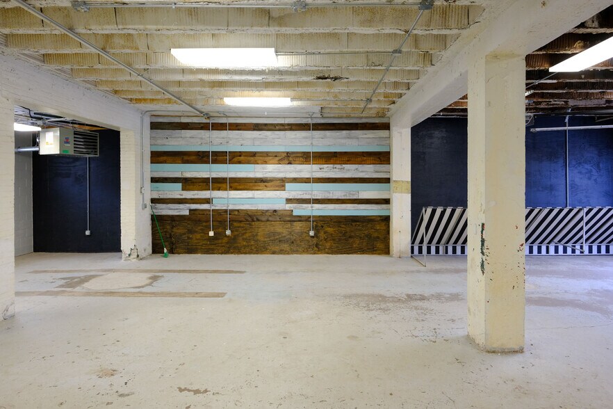 More Photos Of 408 W Main St, Benton Harbor Freestanding For Lease