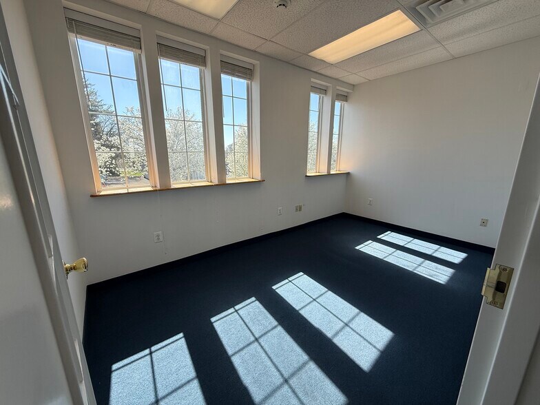 More Photos Of 963 Street Rd, Southampton Medical For Lease