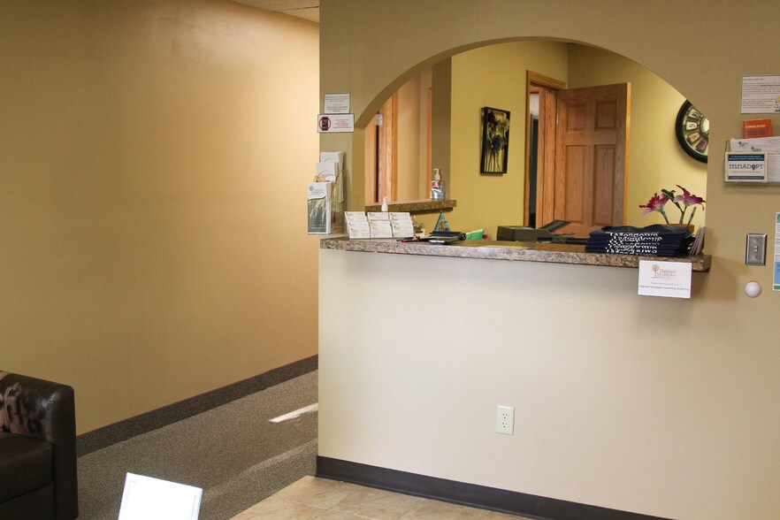 More Photos Of 1652 Greenview Dr SW, Rochester Office For Lease