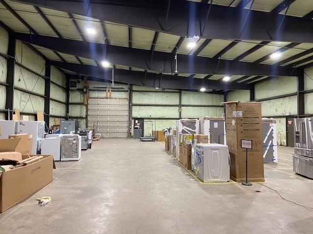 More Photos Of 95 Evergreen Dr, Portland Warehouse For Lease
