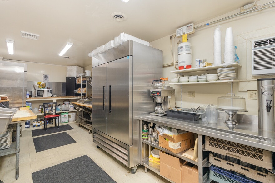 More Photos Of 15220 Kings Hwy, Montross Restaurant For Sale