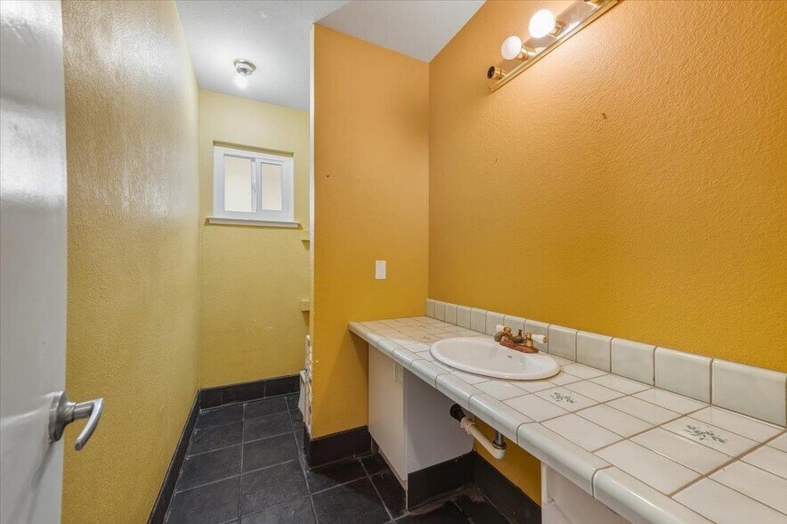 More Photos Of 11859 Tammy Way, Grass Valley Office For Sale