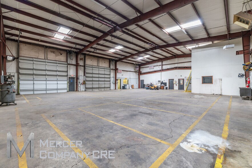 More Photos Of 813 SE 84th St, Oklahoma City Manufacturing For Sale