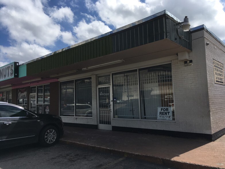 More Photos Of 1902 Record Crossing Rd, Dallas Freestanding For Sale