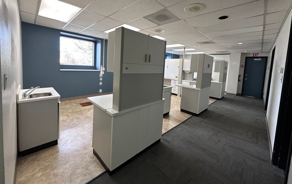 More Photos Of 940-948 NE 102nd Ave, Portland Medical For Sale