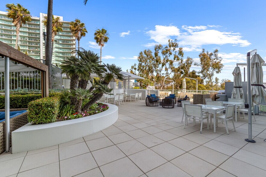 More Photos Of 13700 Marina Pointe Dr, Marina Del Rey Apartments For Sale