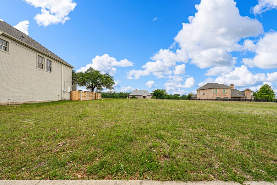 More Photos Of The Enclave, Waco Land For Sale