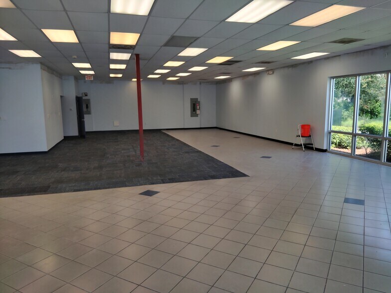 More Photos Of 11140-11164 Starkey Rd, Largo Storefront Retail Office For Lease