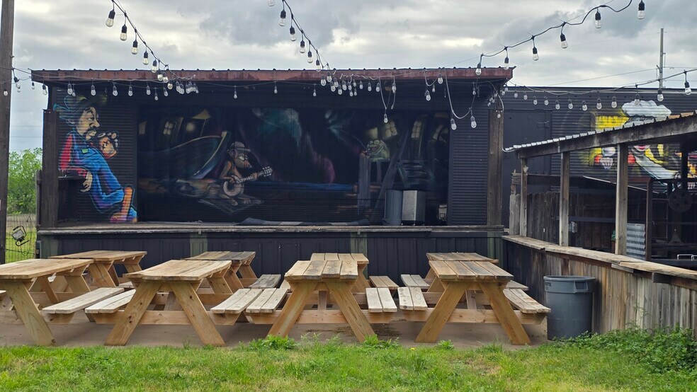 More Photos Of 4021 Acton Hwy, Granbury General Retail For Lease