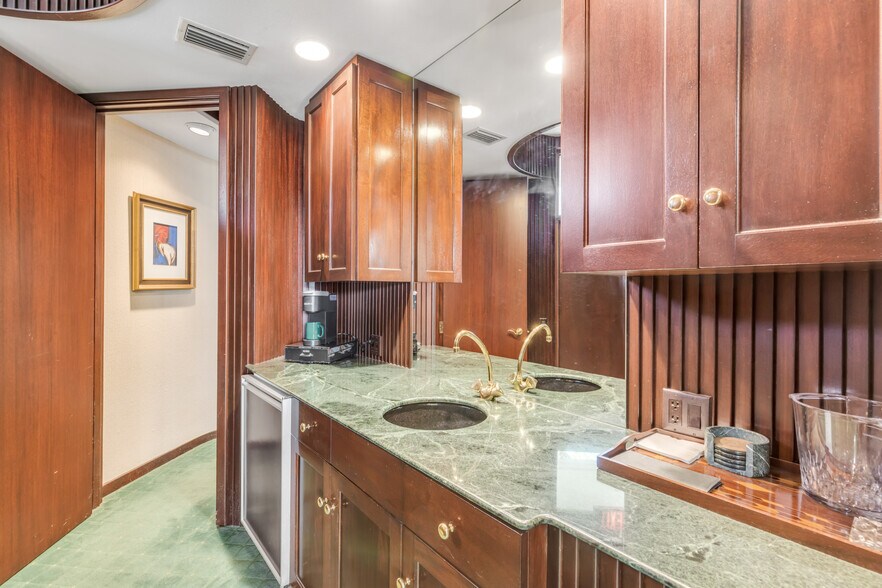 More Photos Of 100-104 Riverside Dr, New Smyrna Beach Office For Sale