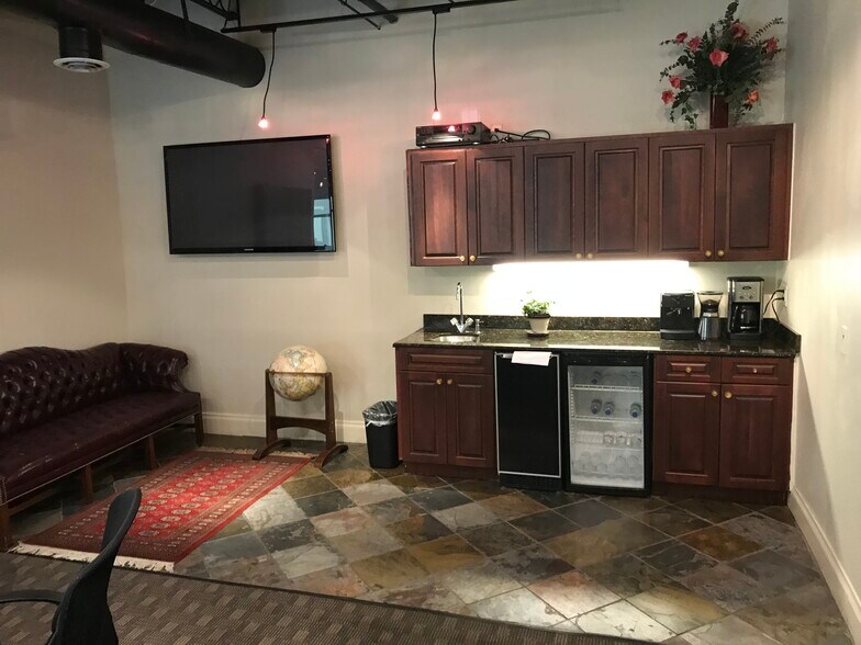 More Photos Of 711 S Howard Ave, Tampa Coworking Space