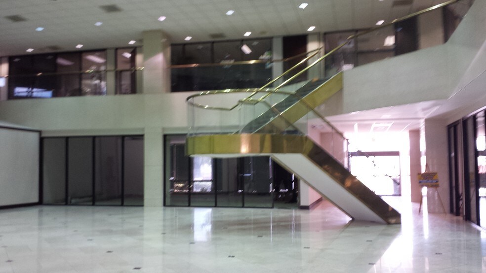 More Photos Of 601 E Main St, Alice Office For Lease