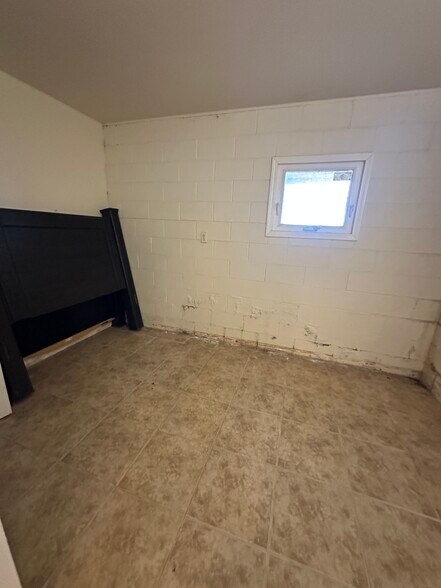 More Photos Of 6738 Greenbay Rd, Arbuckle Land For Lease