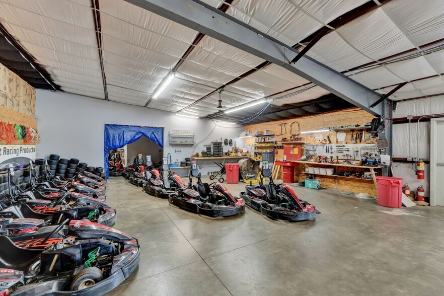 More Photos Of 5821 Pit Rd, Bushnell Flex For Sale