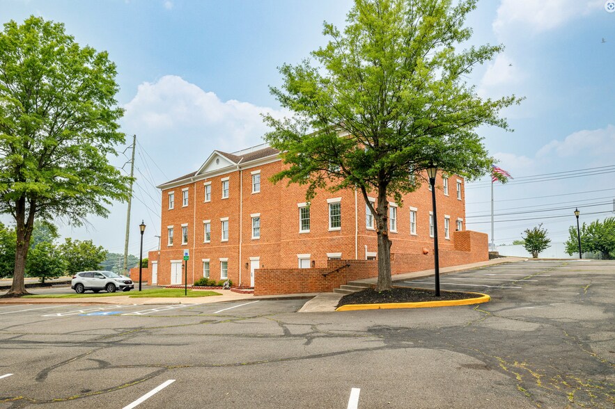More Photos Of 8802 Sudley Rd, Manassas Medical For Lease